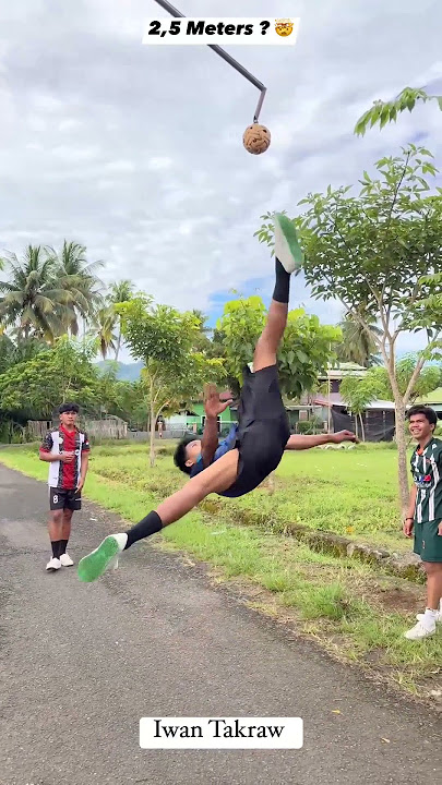 monster jump 🤯 Video Courtesy: Muhammad Ridwan #sepaktakraw #sepakbola #rollspike #spike #takraw