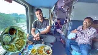 Delhi Se Patna train ke safar main pehle baar try kiya Special Nashta😋Seat k liye ladai