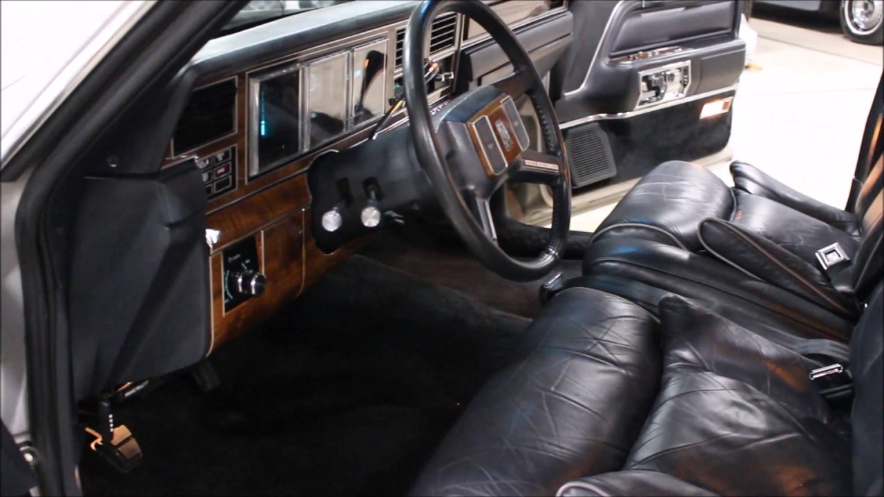 Lincoln Town Car 1989 Interior