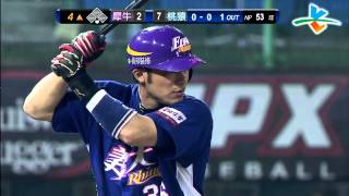 20130614 CPBL 犀牛 V.S 猿 4上 球場蚊蟲多，是球是蟲傻傻分不清楚！