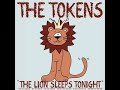 The Tokens - The Lion Sleeps Tonight (Lyrics)