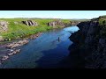 Lax tekur gárutúbu í Kattafossgljúfri í Langá