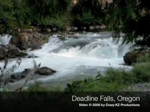 Deadline Falls waterfall near Idleyld Park, Oregon.