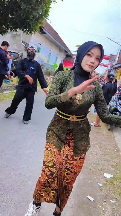 kebaya cantik hijab!! joget karnaval keren