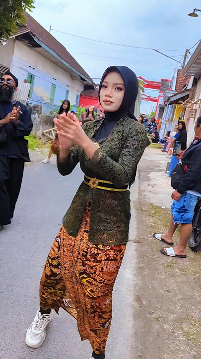 kebaya cantik hijab!! joget karnaval keren