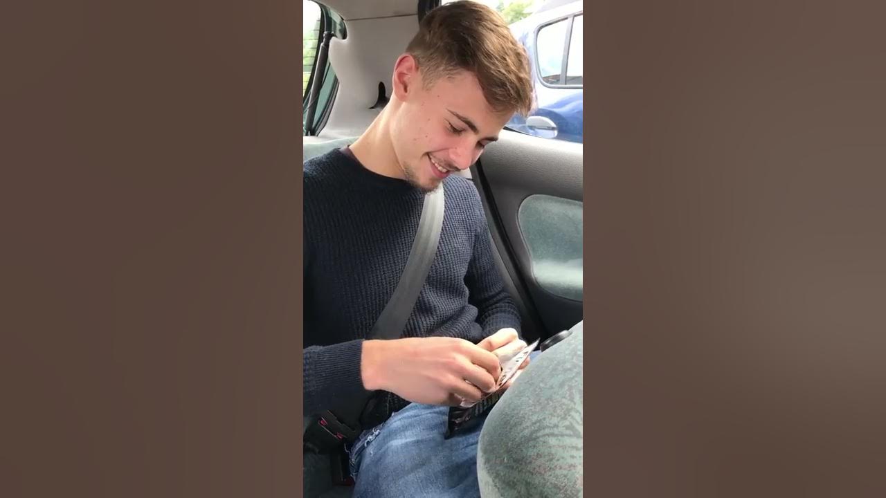 TUTO COMMENT ROULER UNE CIGARETTE + LA FUMER ( EXPLICATION, CA TOURNE MAL) YouTube