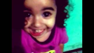 Menina Fofa Dançando