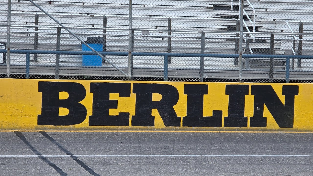 7 ноября 2025 г. ISMA-MSS Supermodifieds на 40-круговой гонке в Берлине.