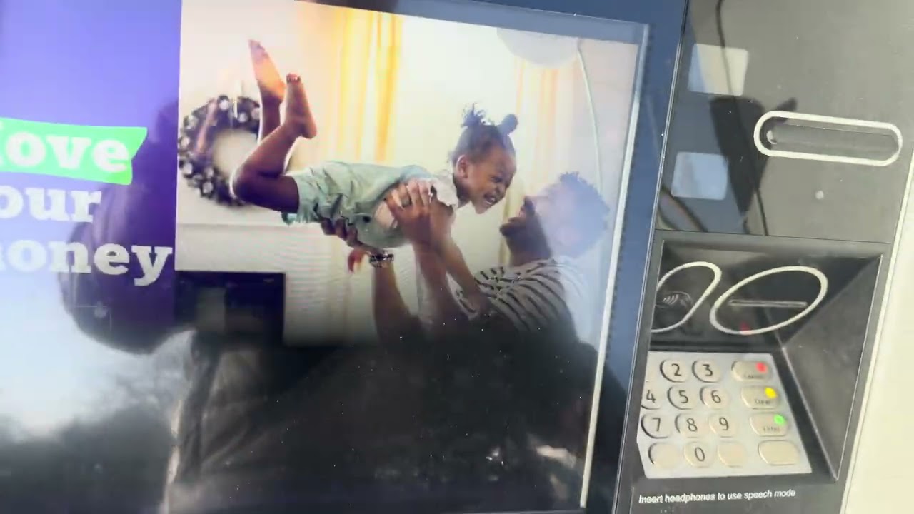 Withdrawing £10 at Rayleigh Station with a NatWest Cash machine 