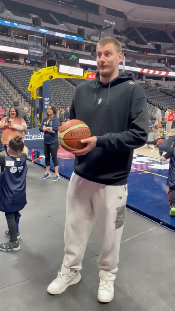 Jokic in action at the @DenverNuggets Special Olympics Clinic! ?❤️