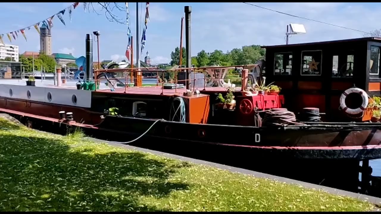 ⁣Viviendas flotantes en Berlín Narración Gerardo Buitrago