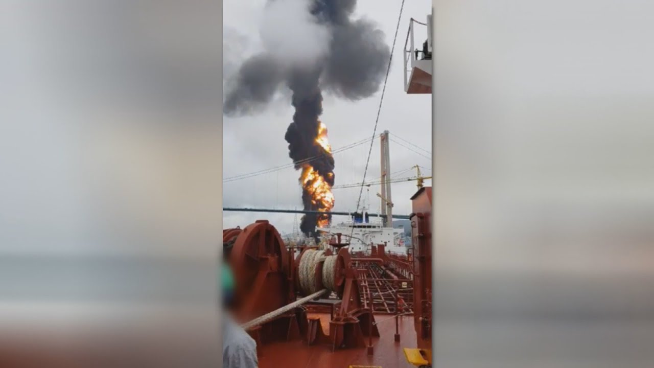 newspaper mockup 울산 선박서 불…25명 전원 구조·옆 선박 21명도 구조 / 연합뉴스TV (YonhapnewsTV)