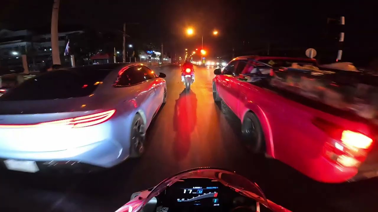 ကားတွေ ရှုပ်တဲ့နေရာ မှာ သတိထားပြီးမောင်းကြပါဗျ🥰။ #s1000rr 