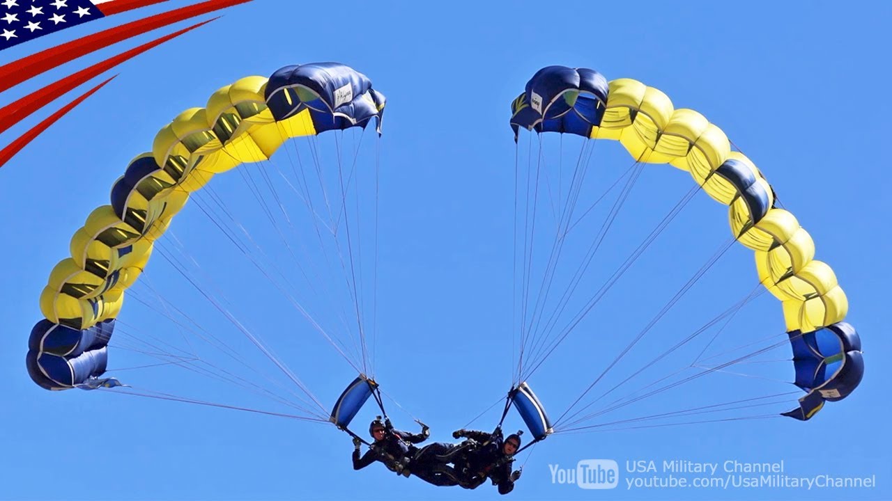 米海軍特殊部隊 Navy SEAL 最上級下士官 チャレンジ Navy SEALs' Awesome Parachute Demonstration - YouTube