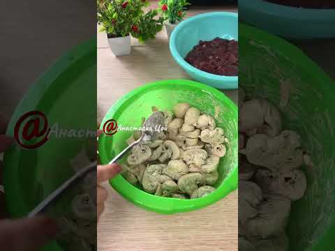 Шампиньоны с куриной печенью в сметанном соусе