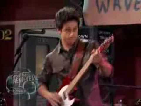 Selena Gómez canta en los magos de Waverly place