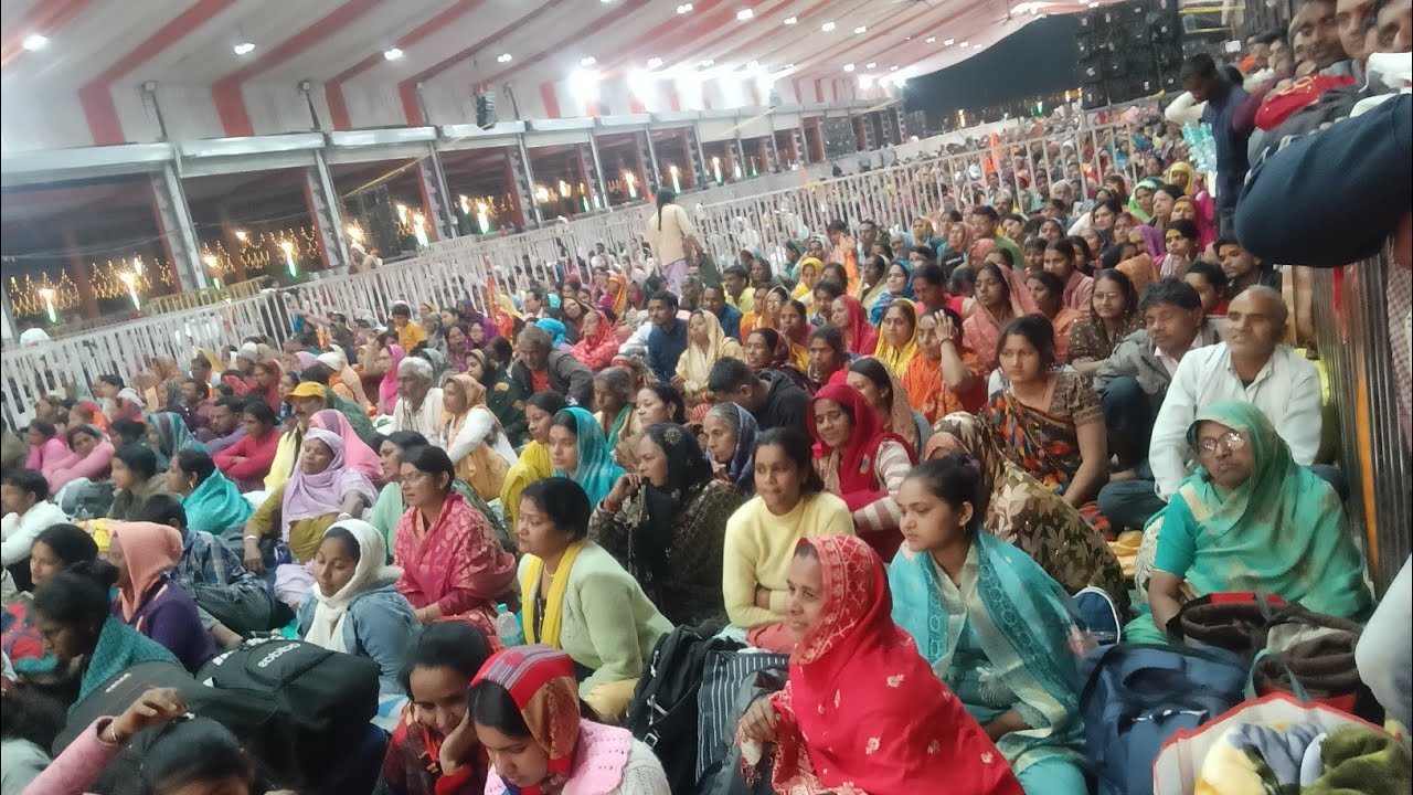 बागेश्वर धाम में पहली बार खाना पंडाल  👏में भीड़ 15 लाख से ज्यादा पब्लिक का भीड़ है@poojaofficial205 