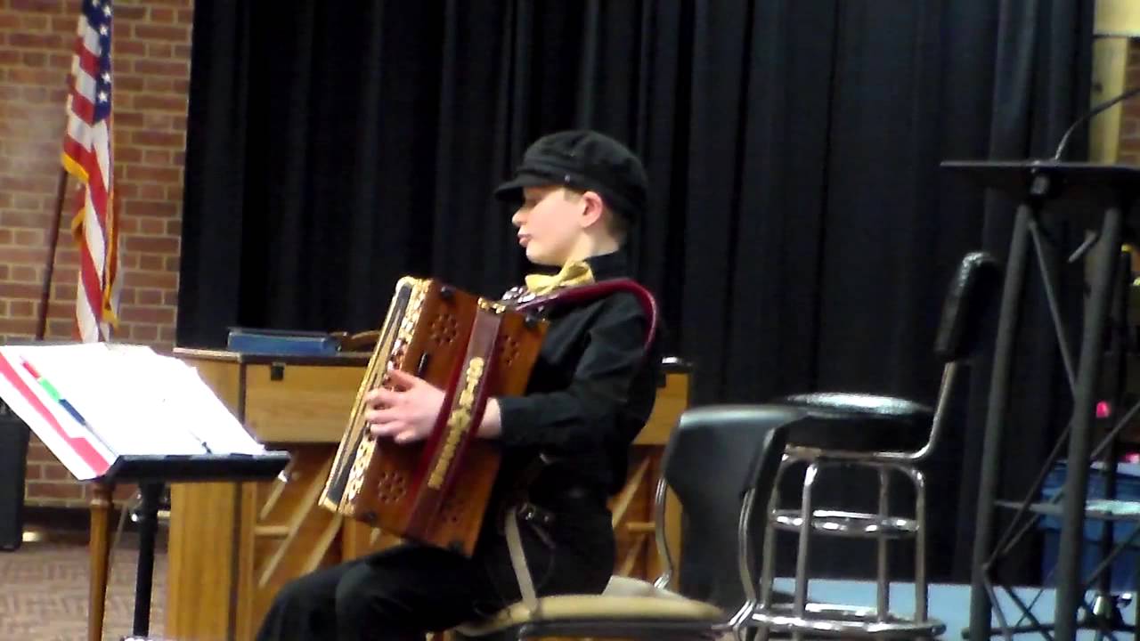 Cody McSherry plays Irish Washerwoman / Kerry Dance on button box