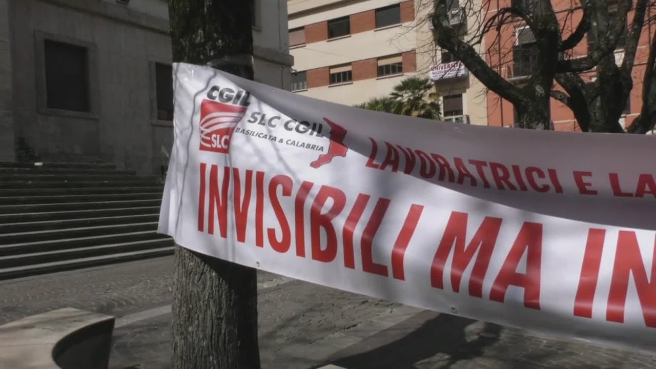 Proteste Fsli CUSTOMER CARE: PROTESTE DEI LAVORATORI DAVANTI ALLE PREFETTURE - YouTube