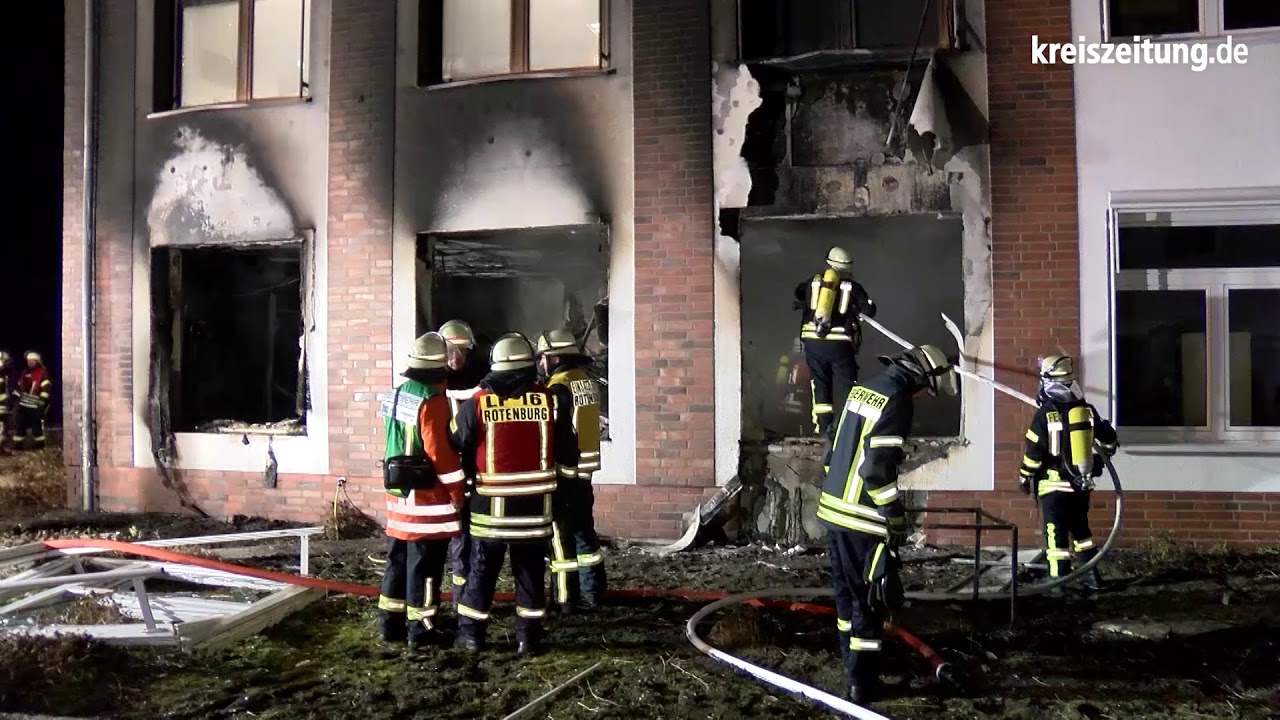Brand und Explosion im Jobcenter-Gebäude Rotenburg