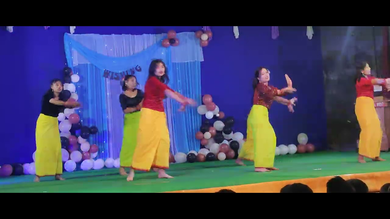 Dance by class IX Girls Goldee & party - YouTube