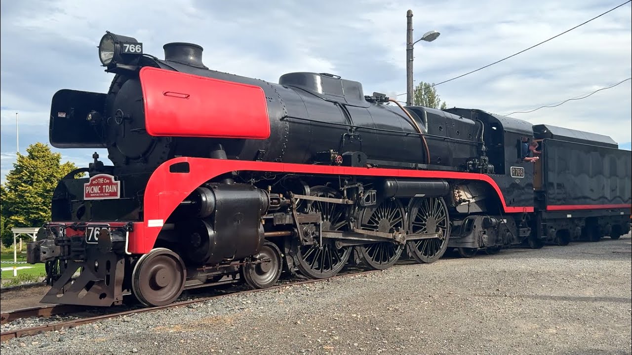 Vr R761 VR R766 Returns To Its Train At Goulburn - NSWDR 4903 in Background ...
