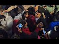 كروان مشاكل وعروسته اتبهدلوا جامد عشان يعرفوا يدخلوا قاعة الفرح شوف المعجبين علموا ايه 