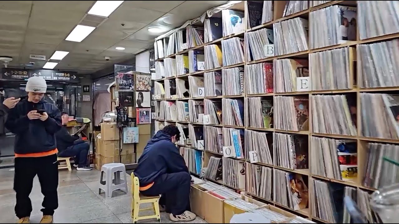 IRL DIGGING IN SEOUL - Flipping Packs 21