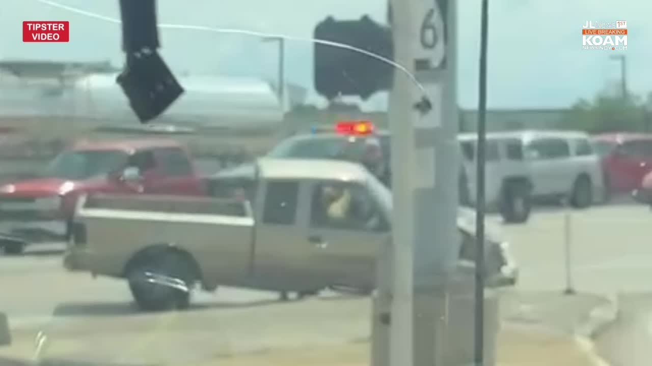 Pursuit of stolen pickup in Joplin ends in DWI crash - YouTube
