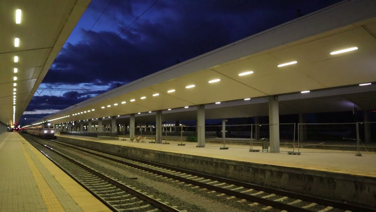 МБВ 493 София-Истанбул потегля от Централна гара в любимата част от деня с любимия локомотив 44 065