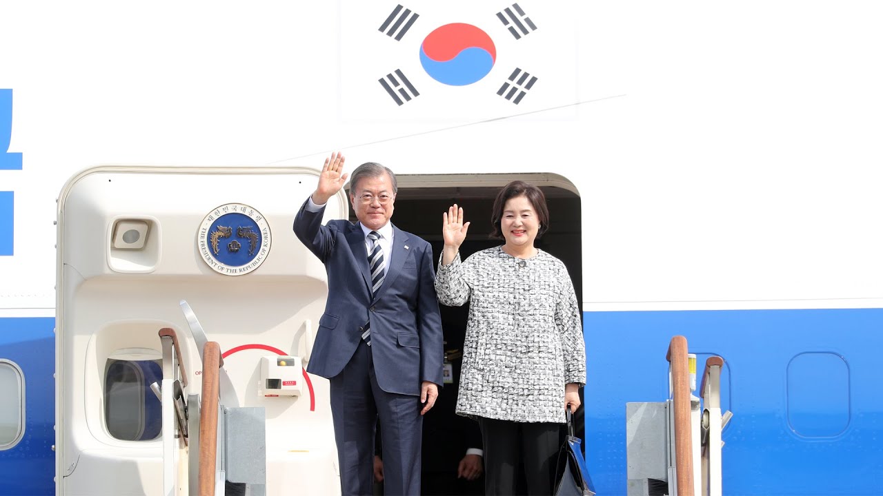 newspaper mockup [현장연결] 뉴욕에서 '북핵외교' 마친 문 대통령, 조금전 귀국 / 연합뉴스TV (YonhapnewsTV)