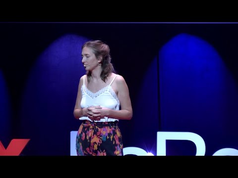 Hélène De Vestele, sur la scène de TEDxLaRochelle