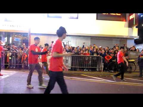 2013 國泰航空新春國際匯演之夜 - Here We Yo Professional Yoyo Crew pass through 海防道