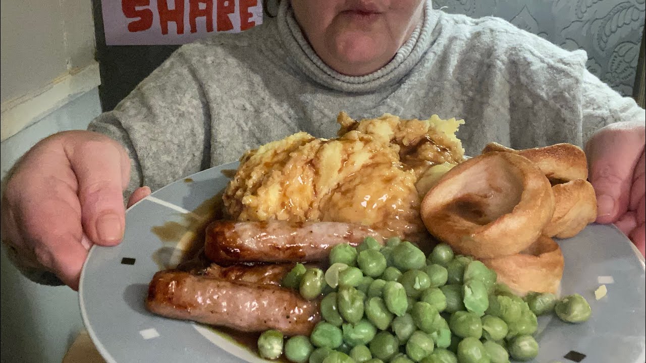 Колбасное пюре с подливкой #еда #едашоу #мукбанг #домашнее #уютнаяеда