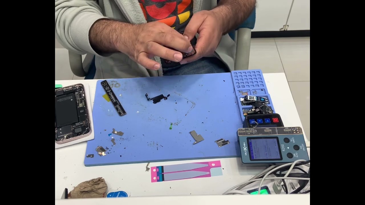 iPhone 13 lcd replacement with True Tone colour copy 