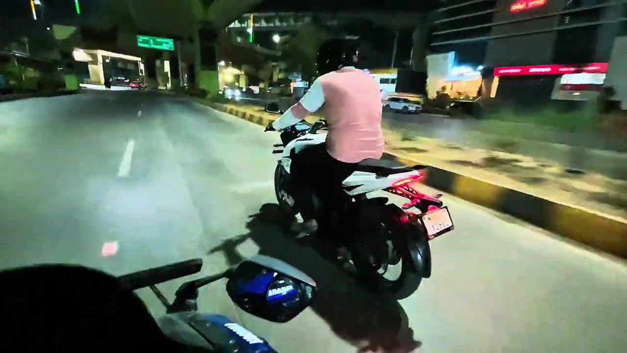 R15v4m vs NS 200 Drag Race 