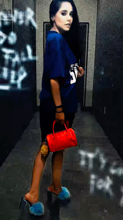 It’s all about the SHOE. #shoes #adela #shorts