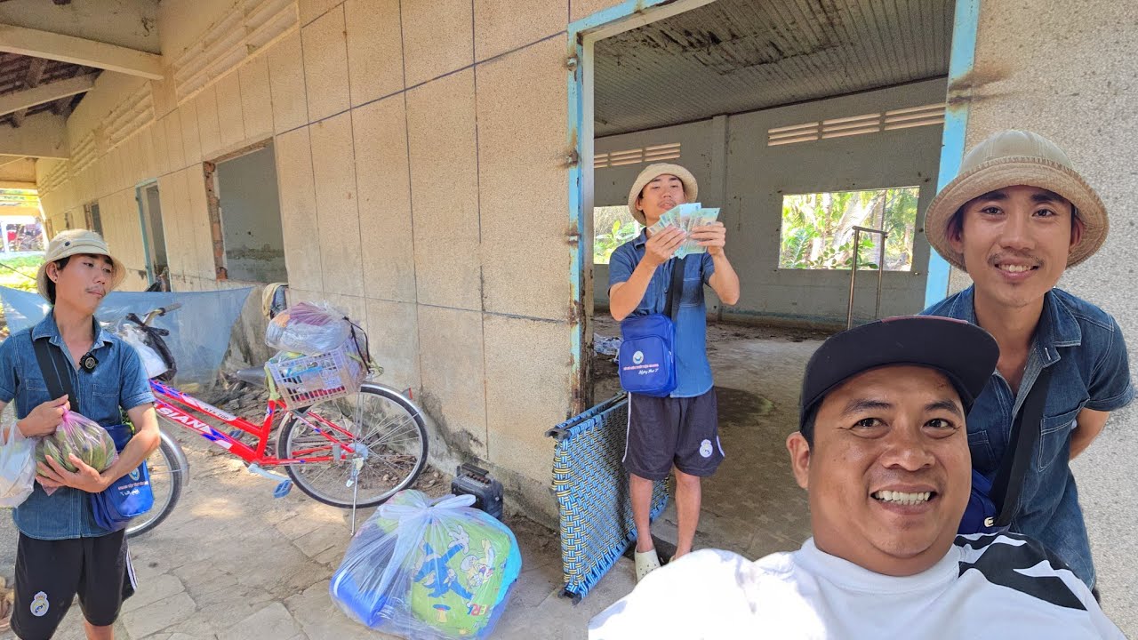 #06 Bất Ngờ Em Sang  LGBT ca sĩ nhà hoang được  MTQ  Tặng Quà Khủng || LNXP 