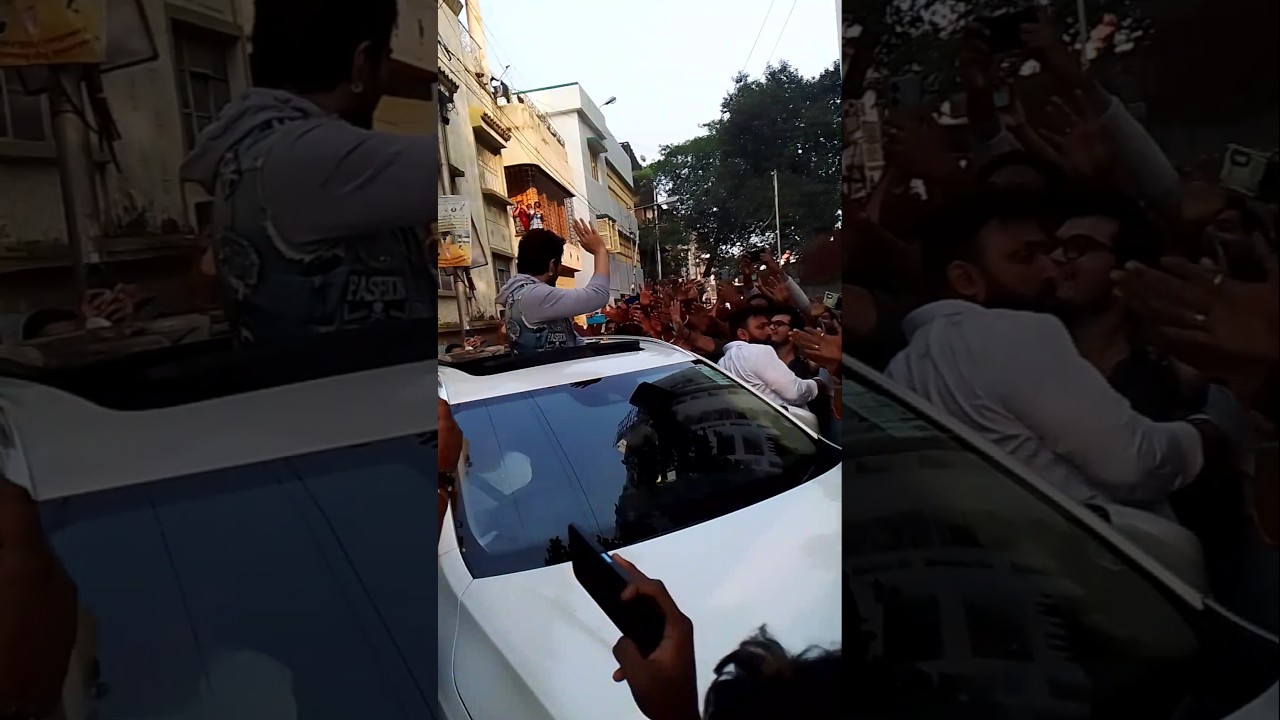 Superstar Jeet dar barir samne.