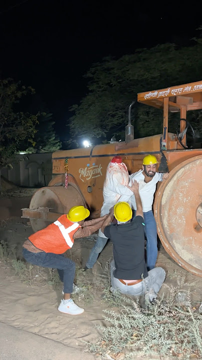 Sar Kata Aadmi Ne Road Roller Par Kiya Hamla!