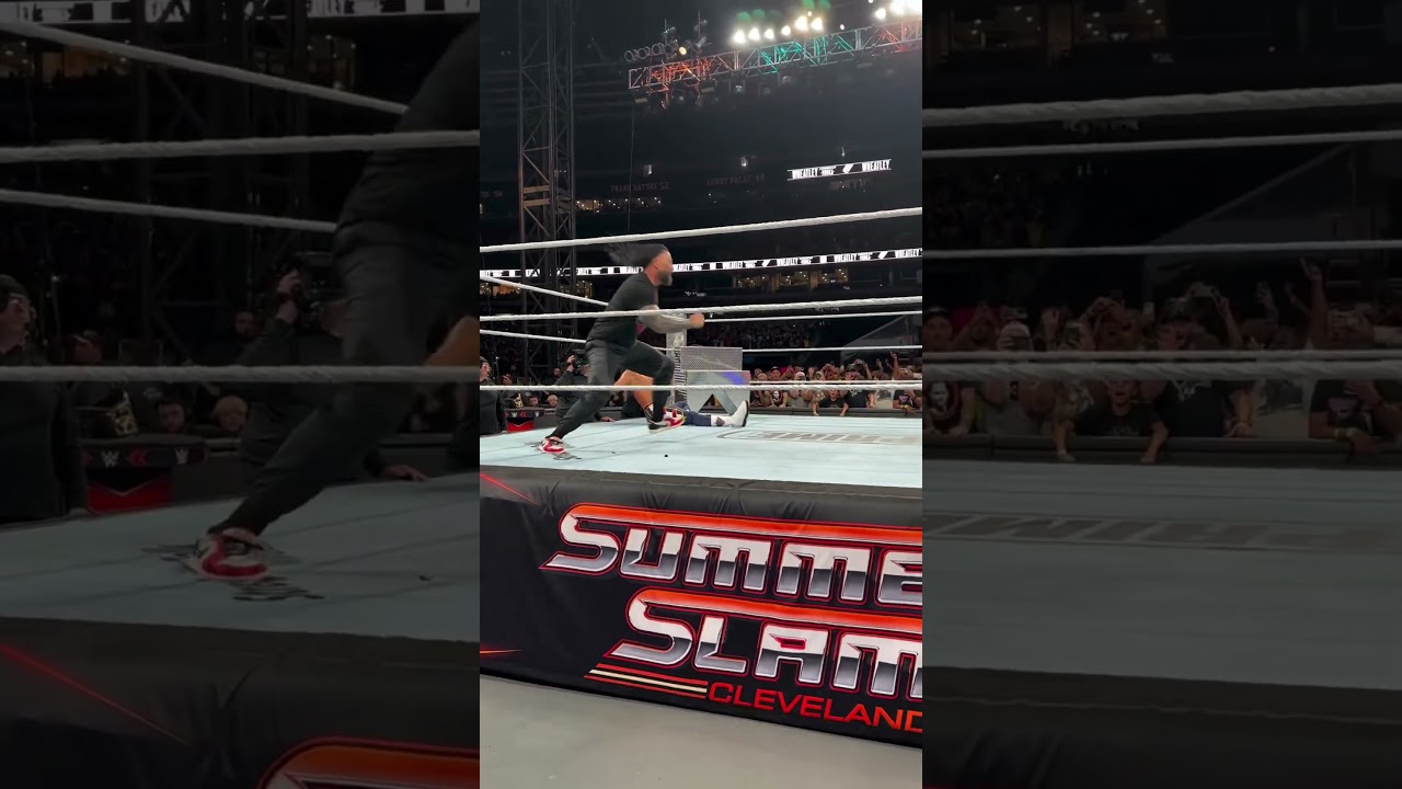 Roman Reigns Attack Solo Sikoa front Row live Reactions Summerslam 2024