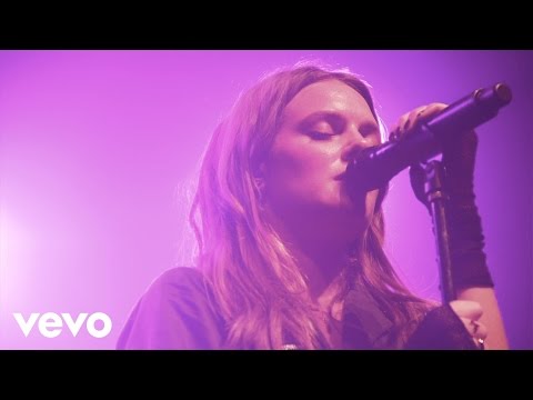 Tove Lo - Thousand Miles - Live