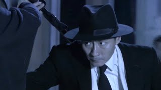 Ocho samuráis japoneses emboscaron al joven, pero su espada los venció fácilmente.