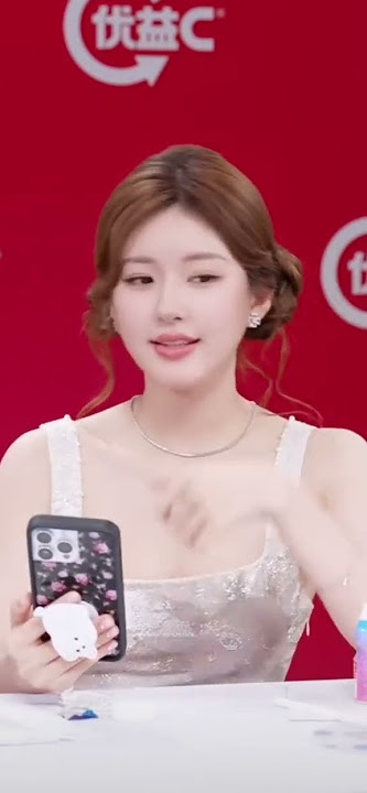 Triệu Lộ Tư 赵露思 hát 'Whatever' trên live.