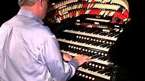 Jim Riggs at the Wurlitzer: "Singing in the Rain" ...