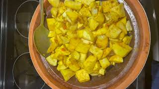 Making a Moroccan Chicken Tagine
In this video Isa Martell shows how to make a Tagine, one of the most recognizable , traditional dishes of Morocco. Making a Moroccan Chicken Tagine