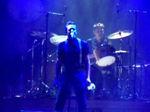 Brandon Flowers - Bette Davis Eyes - Glasgow Academy 12.10.10.MOV