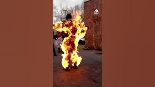 Stuntman Terbakar dan Berjalan Melewati Lokasi Syuting | Orang-orang Luar Biasa