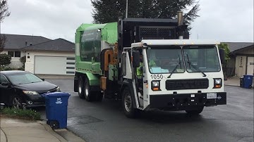 Garbage Day In Hayward Highland | Tri-CED Battle Motors LET2 Labrie Automizer | 1050 On Recycle
