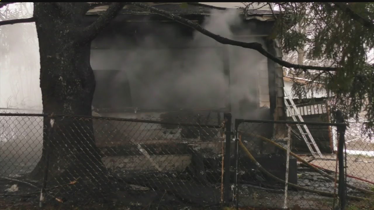 Fire crews work through Valley's first snowfall to put out house fire ...